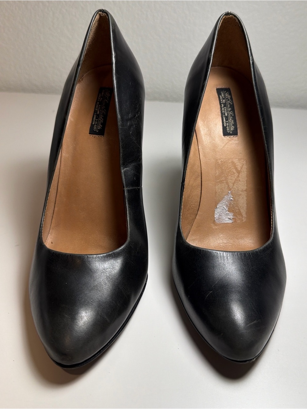 Women's Black Leather Pointed-Toe Pumps